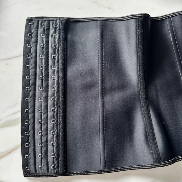 Waist trainer corset / Tummy compression wear - Picture 14 of 14